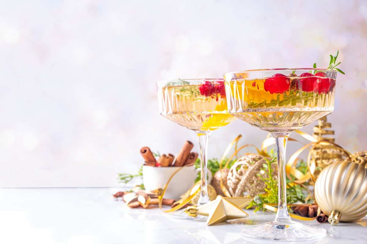 Festive Christmas Punch Recipes: Boozy & Non-Alcoholic Options